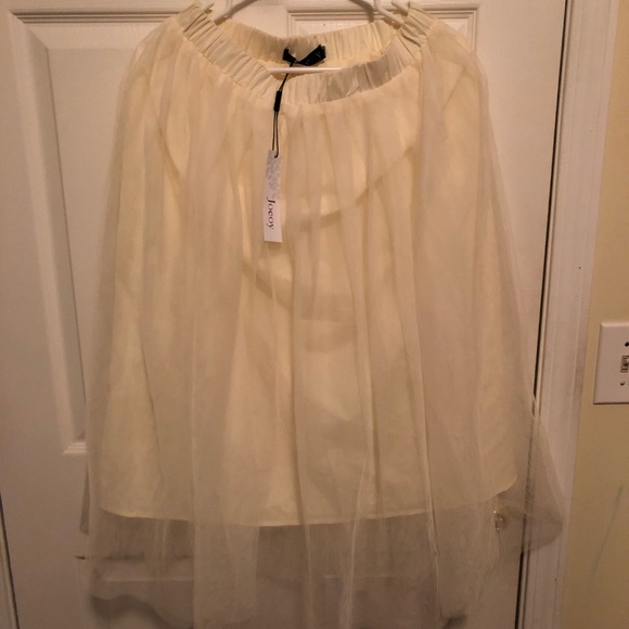 Off white skirt - Picture 3 of 3